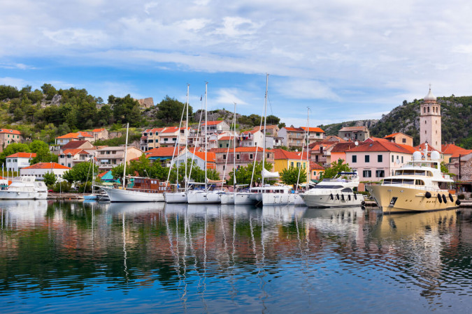 Noleggia una barca in Scardona? Motoscafo o barca a vela Tubber